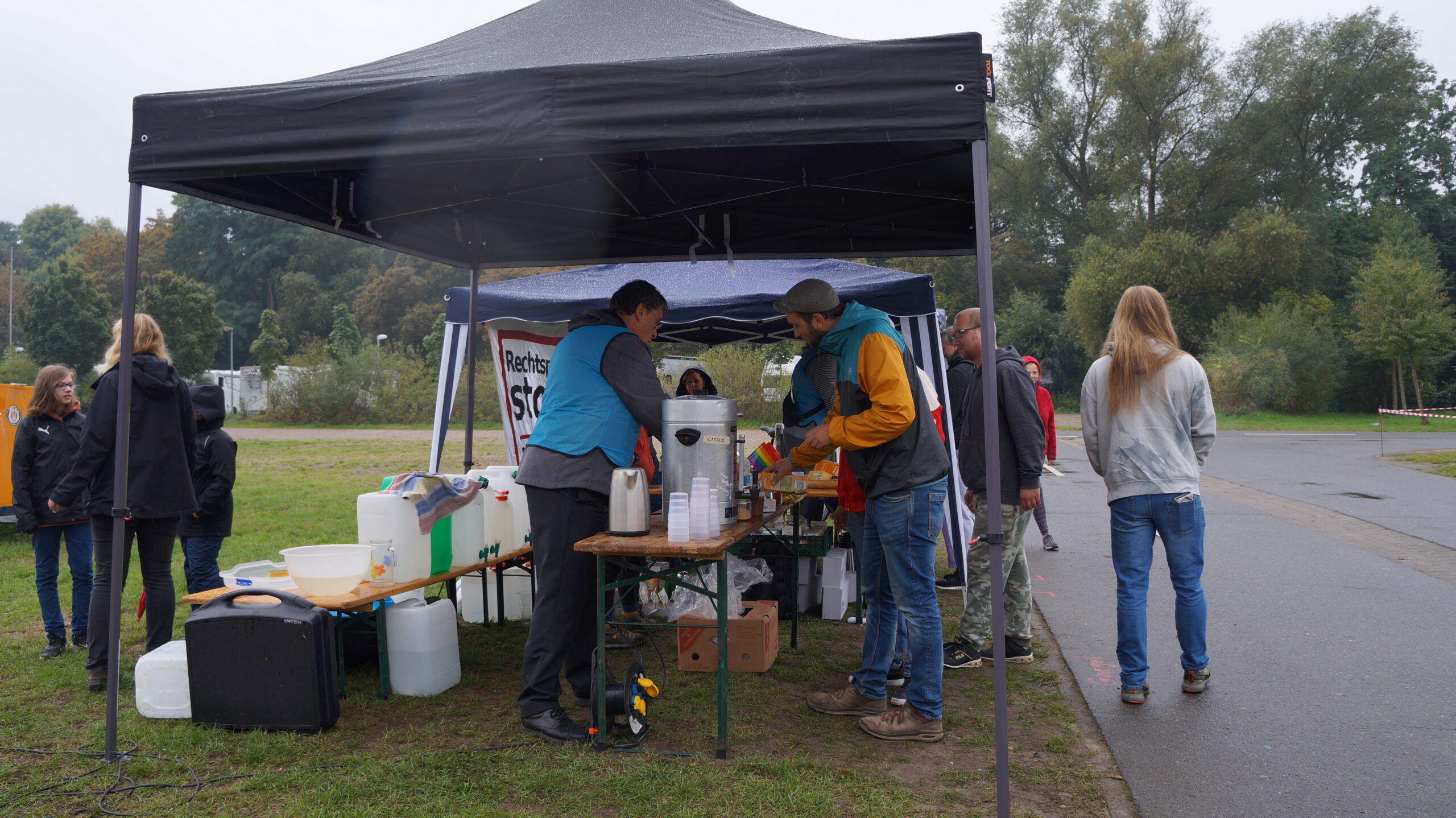 Kaffee-, Tee-, Kuchen- und Obststand